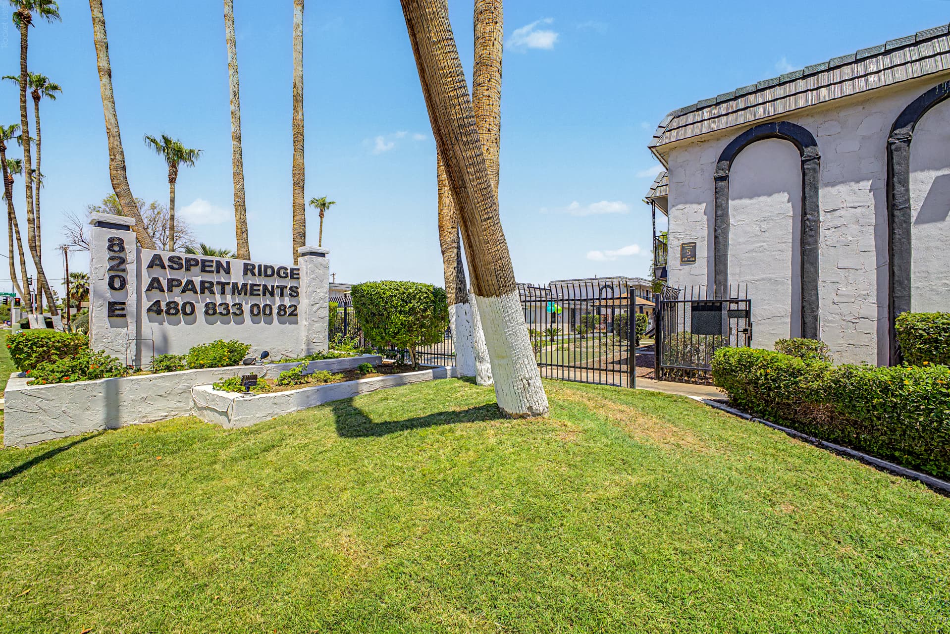 Aspen Ridge Apartments monument sign and palm trees